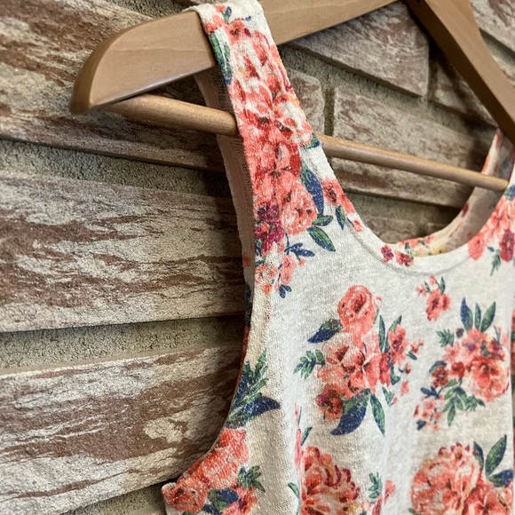 Mudd Floral Cropped Top - Picture 7 of 8